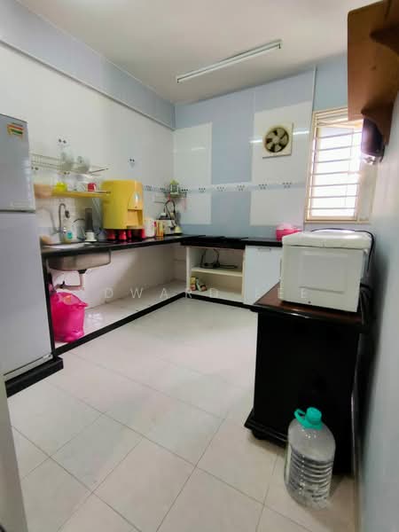 Pangsapuri untuk Disewa di Relau Vista Apartment - Edward Lee - Kitchen - PropertyGuru.com.my