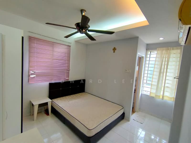 Pangsapuri untuk Disewa di Relau Vista Apartment - Edward Lee - Bedroom - PropertyGuru.com.my