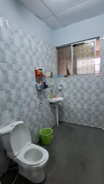Rumah Teres 2 Tingkat untuk Dijual di Taman Rasah Jaya (Rasah) - Danny Shoa - Bathroom - PropertyGuru.com.my
