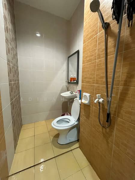 Semi-Detached House for Sale in Bandar Saujana Putra (Tanjong Duabelas) - Adibah Salim - Bathroom - PropertyGuru.com.my