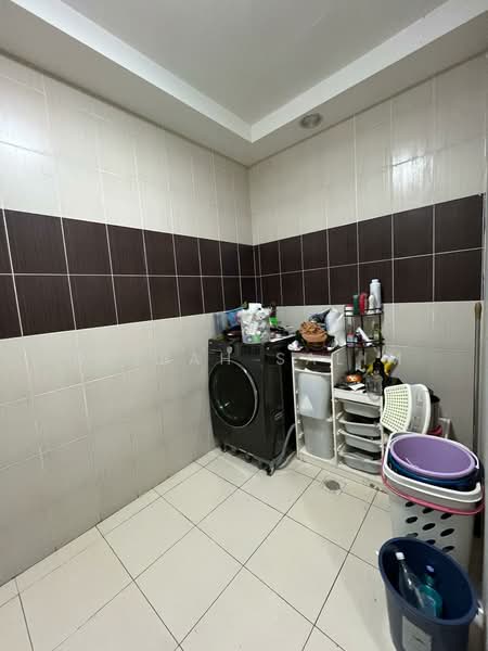 Semi-Detached House for Sale in Bandar Saujana Putra (Tanjong Duabelas) - Adibah Salim - Interior - PropertyGuru.com.my
