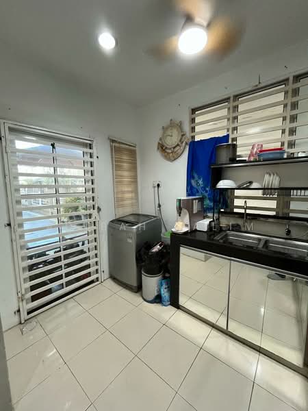 Semi-Detached House for Sale in Bandar Saujana Putra (Tanjong Duabelas) - Adibah Salim - Kitchen - PropertyGuru.com.my