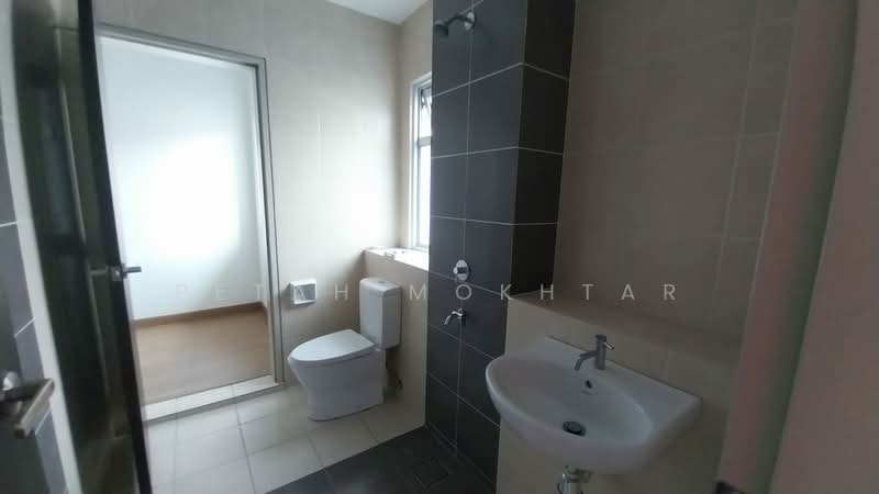 Rumah Teres 2 Tingkat untuk Disewa di Dengkil (Selangor) - PETAH MOKHTAR - Bathroom - PropertyGuru.com.my