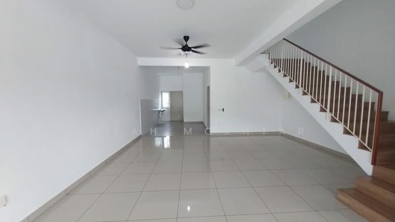 Rumah Teres 2 Tingkat untuk Disewa di Dengkil (Selangor) - PETAH MOKHTAR - Living Room - PropertyGuru.com.my