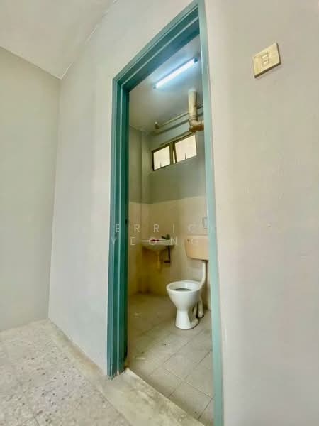 Apartment for Rent at Kiambang Apartment - Derrick Yeong - Bathroom - PropertyGuru.com.my