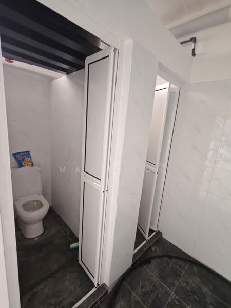 Shop / Office for Rent in Taman United (Jalan Klang Lama (Old Klang Road)) - Max Chua - Bathroom - PropertyGuru.com.my