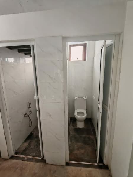Shop / Office for Rent in Taman United (Jalan Klang Lama (Old Klang Road)) - Max Chua - Bathroom - PropertyGuru.com.my