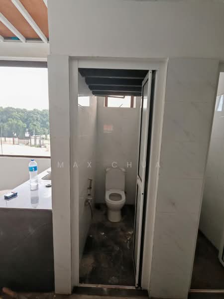 Shop / Office for Rent in Taman United (Jalan Klang Lama (Old Klang Road)) - Max Chua - Bathroom - PropertyGuru.com.my