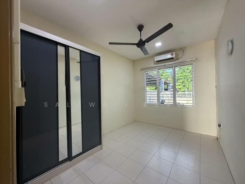 Rumah Teres 1 Tingkat untuk Disewa di Kampung Rantau Panjang (Kapar) - Salawati Busro - Bedroom - PropertyGuru.com.my