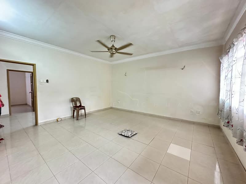 Rumah Teres 2 Tingkat untuk Dijual di Taman Seri Taming (Cheras) - Chai Wei Chuan - Living Room - PropertyGuru.com.my