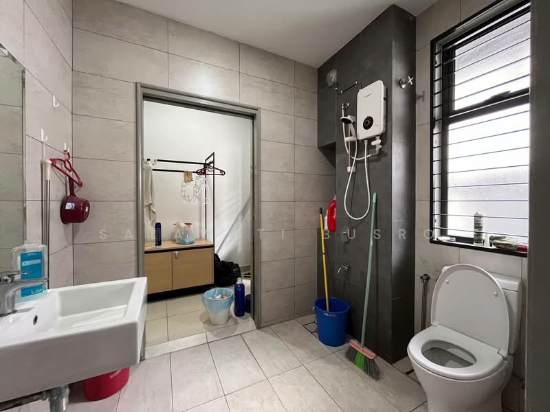 Rumah Teres untuk Dijual di Elmina (Shah Alam) - Salawati Busro - Bathroom - PropertyGuru.com.my