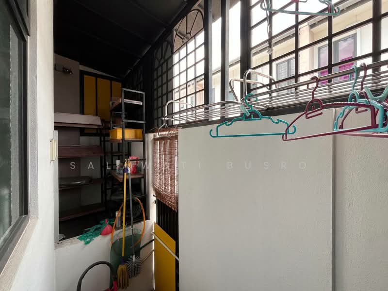 Rumah Teres untuk Dijual di Elmina (Shah Alam) - Salawati Busro - Balcony - PropertyGuru.com.my