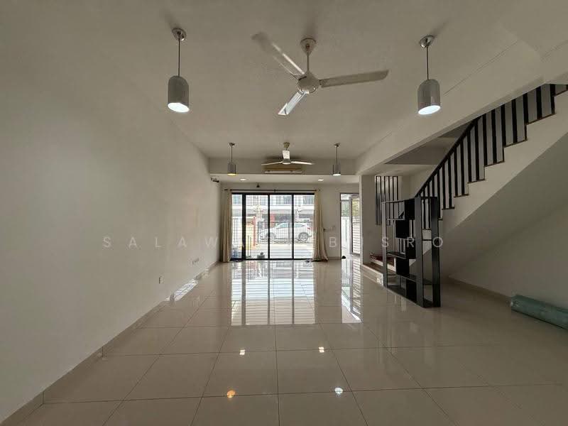 Rumah Teres untuk Dijual di Elmina (Shah Alam) - Salawati Busro - Living Room - PropertyGuru.com.my