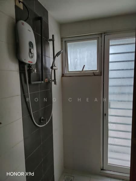 Kondominium untuk Disewa di Casa Tropika - Rono Cheah - Bathroom - PropertyGuru.com.my