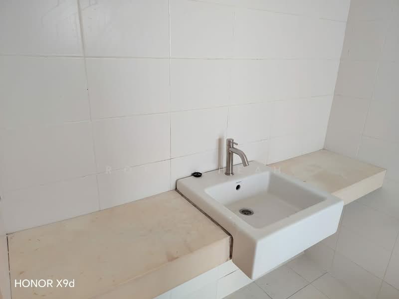 Kondominium untuk Disewa di Casa Tropika - Rono Cheah - Bathroom - PropertyGuru.com.my