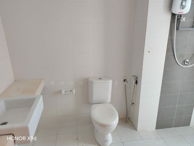 Kondominium untuk Disewa di Casa Tropika - Rono Cheah - Bathroom - PropertyGuru.com.my