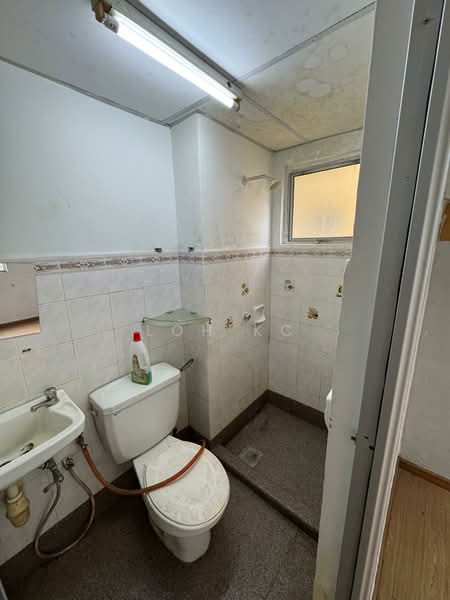 Kondominium untuk Dijual di Ketumbar Heights - Loh KC - Bathroom - PropertyGuru.com.my