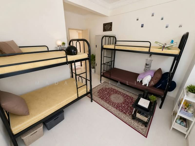 Pangsapuri untuk Dijual di Zamrud Apartment - Madam Lolaliza - Bedroom - PropertyGuru.com.my