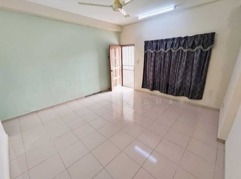 2-storey Terraced House for Sale in Ampang (Kuala Lumpur) - Nur Alia Omar - Living Room - PropertyGuru.com.my