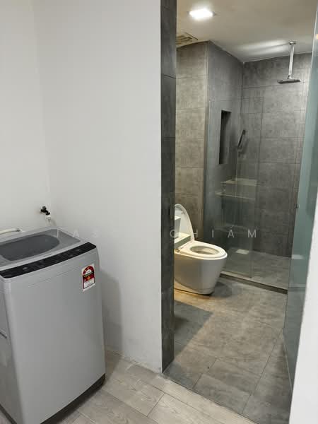 Servis Apartment untuk Disewa di Sky Park - Jason Chiam - Bathroom - PropertyGuru.com.my
