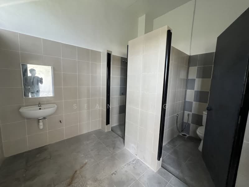 Shop / Office for Rent in Taman Pauh Jaya (Perai) - Sean Heng - Bathroom - PropertyGuru.com.my