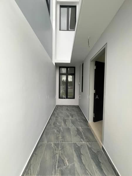 Rumah Kluster untuk Dijual di Bandar Putra Jaya (Tebrau) - Nathan Chan - Corridor - PropertyGuru.com.my