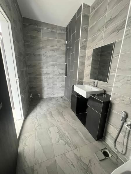 Rumah Kluster untuk Dijual di Bandar Putra Jaya (Tebrau) - Nathan Chan - Bathroom - PropertyGuru.com.my
