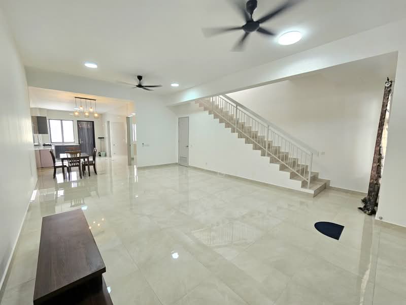 2-storey Terraced House for Rent in Bandar Rimbayu (Telok Panglima Garang) - Leon Goh - Living Room - PropertyGuru.com.my