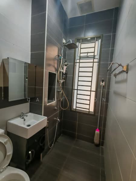 Rumah Teres 2 Tingkat untuk Dijual di Taman Kempas Indah (Tebrau) - Carly Voon - Bathroom - PropertyGuru.com.my