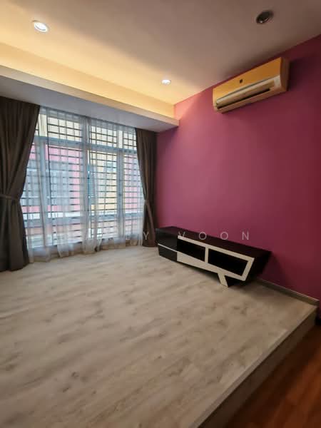Rumah Teres 2 Tingkat untuk Dijual di Taman Kempas Indah (Tebrau) - Carly Voon - Living Room - PropertyGuru.com.my
