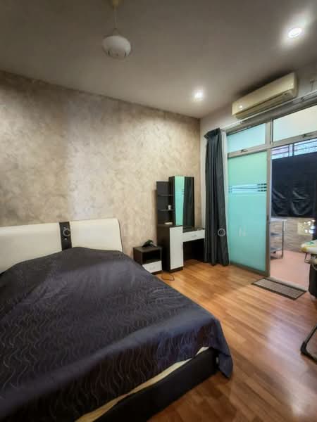 Rumah Teres 2 Tingkat untuk Dijual di Taman Kempas Indah (Tebrau) - Carly Voon - Bedroom - PropertyGuru.com.my