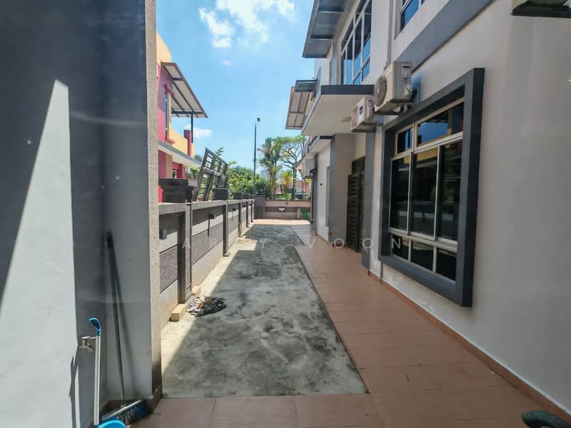 Rumah Teres 2 Tingkat untuk Dijual di Taman Kempas Indah (Tebrau) - Carly Voon - Exterior - PropertyGuru.com.my