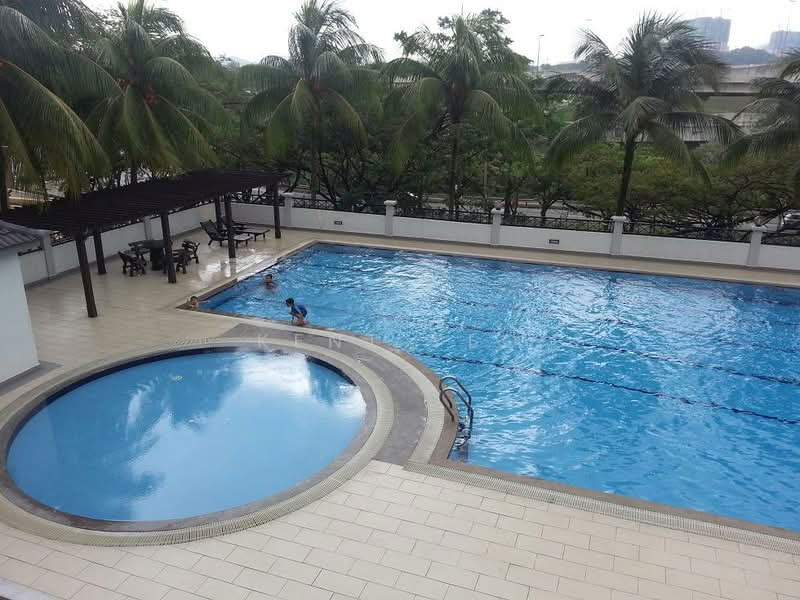 Kondominium untuk Dijual di Vista Komanwel A - Kent Yeo - Pool - PropertyGuru.com.my