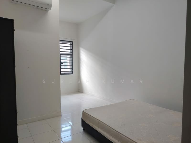 2-storey Terraced House for Sale in Bandar Saujana Putra (Tanjong Duabelas) - Suresh Kumar - Bedroom - PropertyGuru.com.my