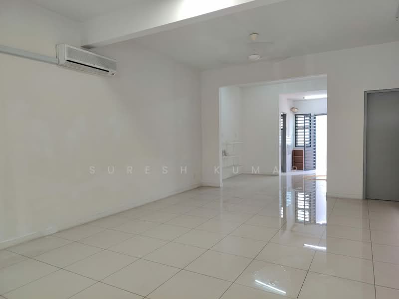 2-storey Terraced House for Sale in Bandar Saujana Putra (Tanjong Duabelas) - Suresh Kumar - Living Room - PropertyGuru.com.my
