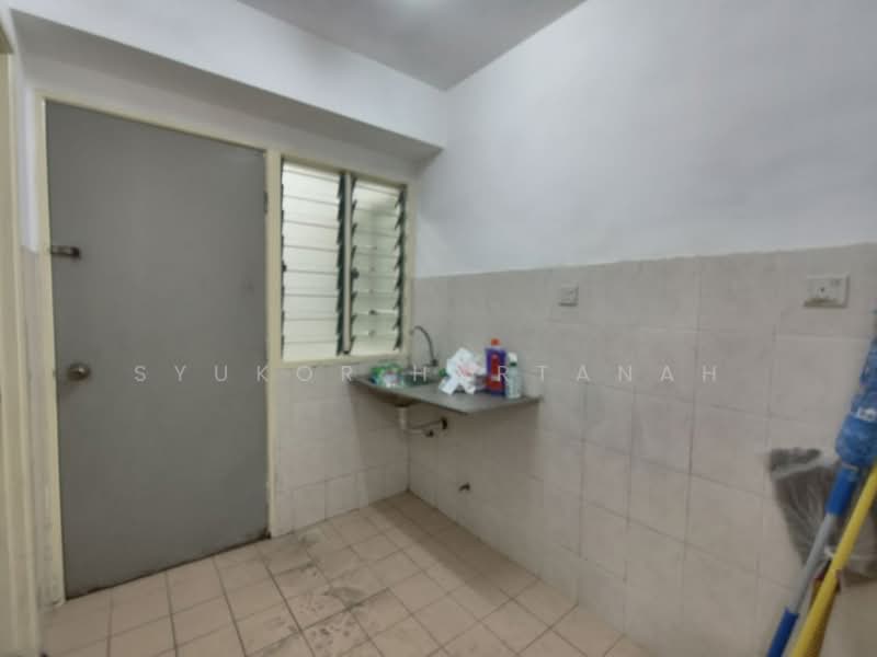 Flat for Sale at Pangsapuri Seroja - Syukor Hartanah - Kitchen - PropertyGuru.com.my