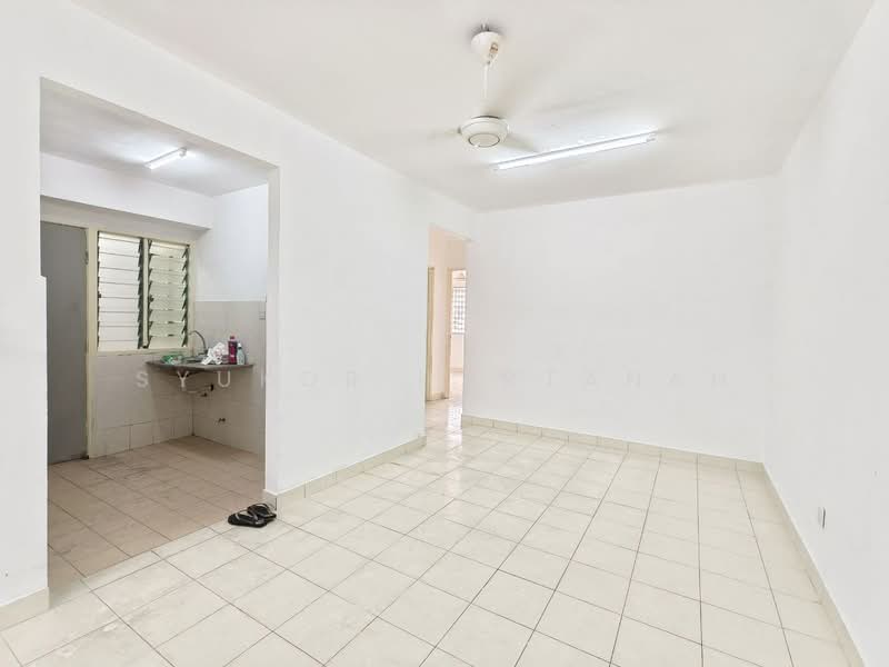 Flat for Sale at Pangsapuri Seroja - Syukor Hartanah - Kitchen - PropertyGuru.com.my