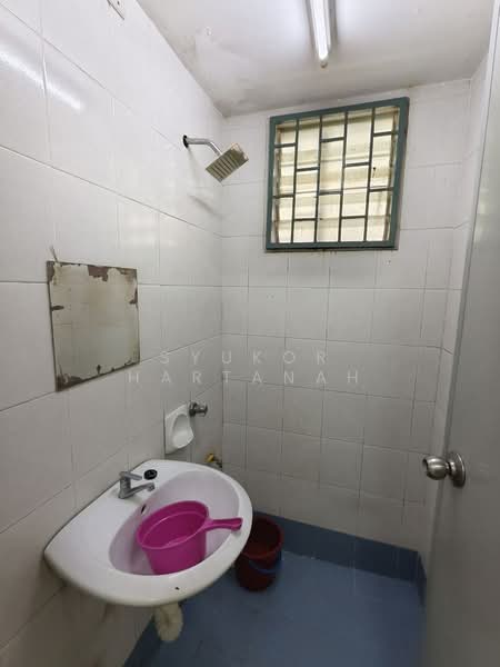 Flat for Sale at Pangsapuri Seroja - Syukor Hartanah - Bathroom - PropertyGuru.com.my