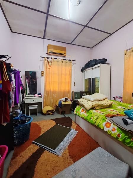 Bungalow for Sale in Kampung Melayu Majidee (Johor Bahru) - Azlan Ismail aiproperty - Bedroom - PropertyGuru.com.my