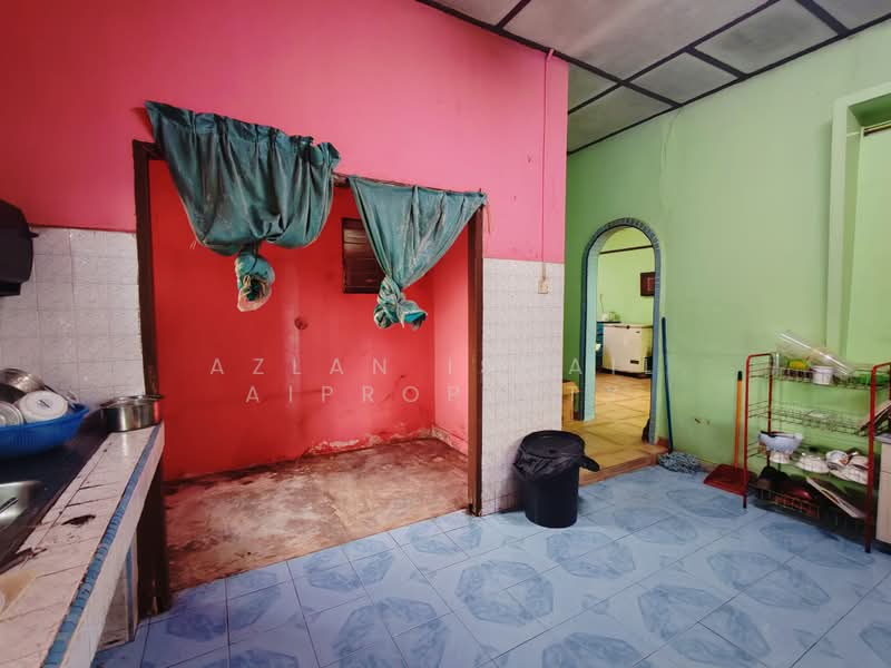 Bungalow for Sale in Kampung Melayu Majidee (Johor Bahru) - Azlan Ismail aiproperty - Kitchen - PropertyGuru.com.my