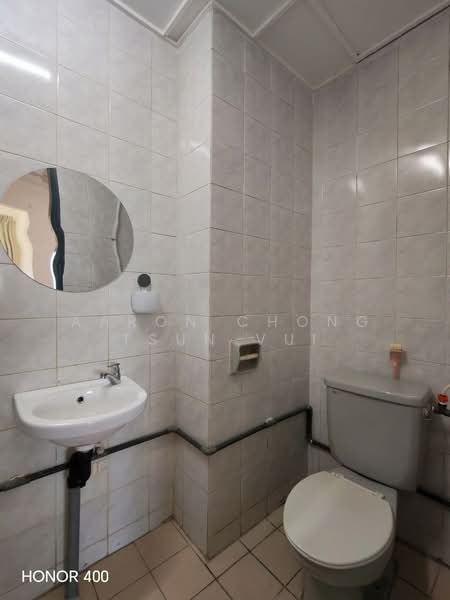 Pangsapuri untuk Disewa di Indah Court Likas - Aaron Chong Tsun Vui - Bathroom - PropertyGuru.com.my