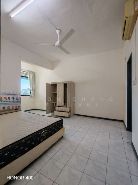 Pangsapuri untuk Disewa di Indah Court Likas - Aaron Chong Tsun Vui - Bedroom - PropertyGuru.com.my