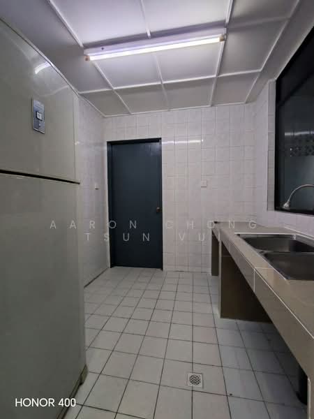Pangsapuri untuk Disewa di Indah Court Likas - Aaron Chong Tsun Vui - Kitchen - PropertyGuru.com.my