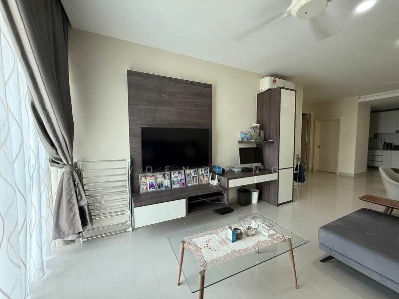 Kondominium untuk Dijual di Medini Signature - Gyden Heng - Living Room - PropertyGuru.com.my