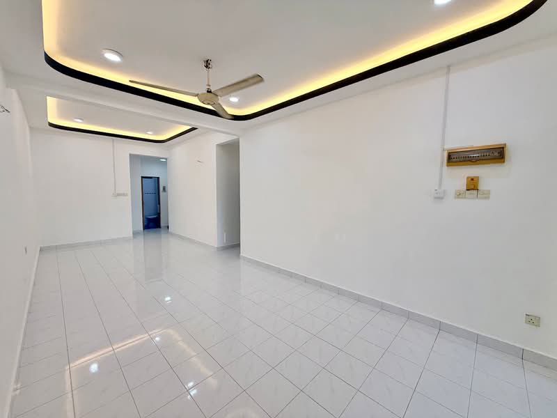 Rumah Teres 1 Tingkat untuk Dijual di Kluang (Johor) - Win Lim - Living Room - PropertyGuru.com.my