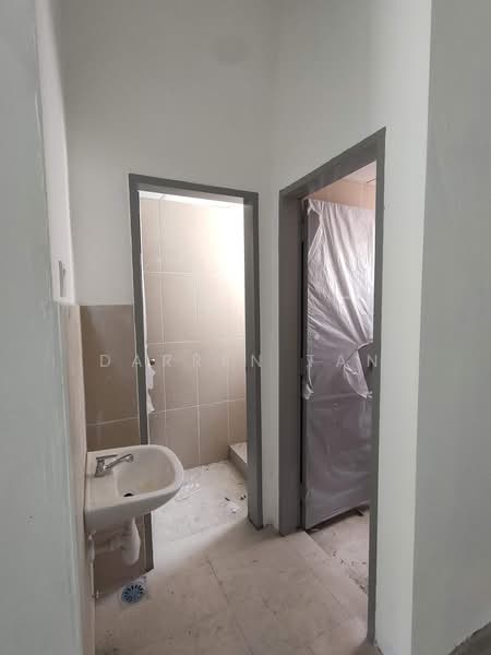 Shop for Sale in Bukit Beruntung (Serendah) - Darren Tan - Bathroom - PropertyGuru.com.my