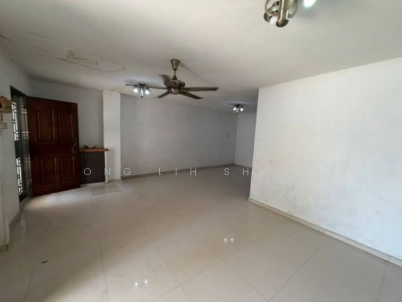 2-storey Terraced House for Sale in Taman Skudai Baru (Skudai) - Ong Lih Shyan - Living Room - PropertyGuru.com.my