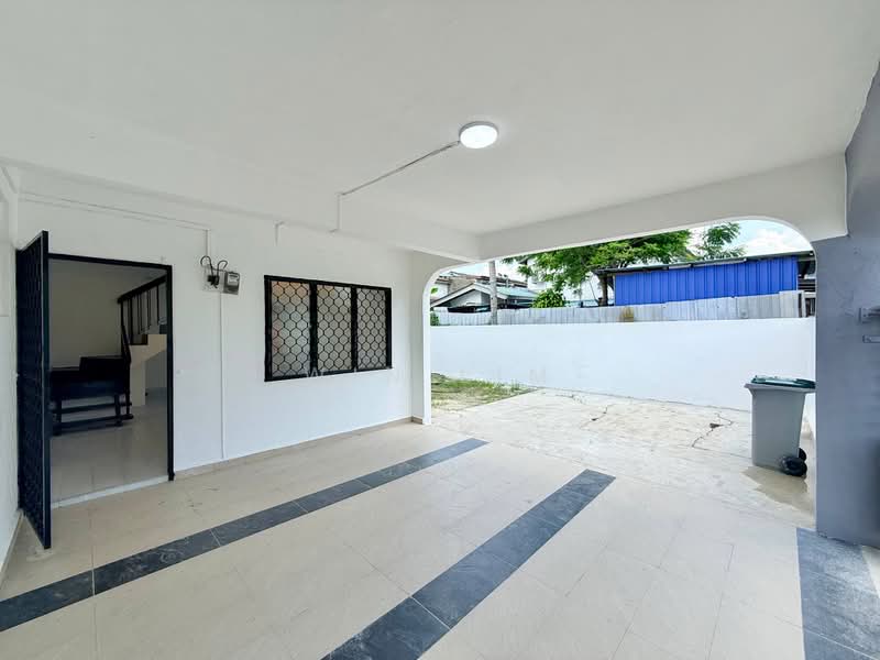 2-storey Terraced House for Sale in Taman Kluang Barat (Kluang) - Win Lim - Exterior - PropertyGuru.com.my