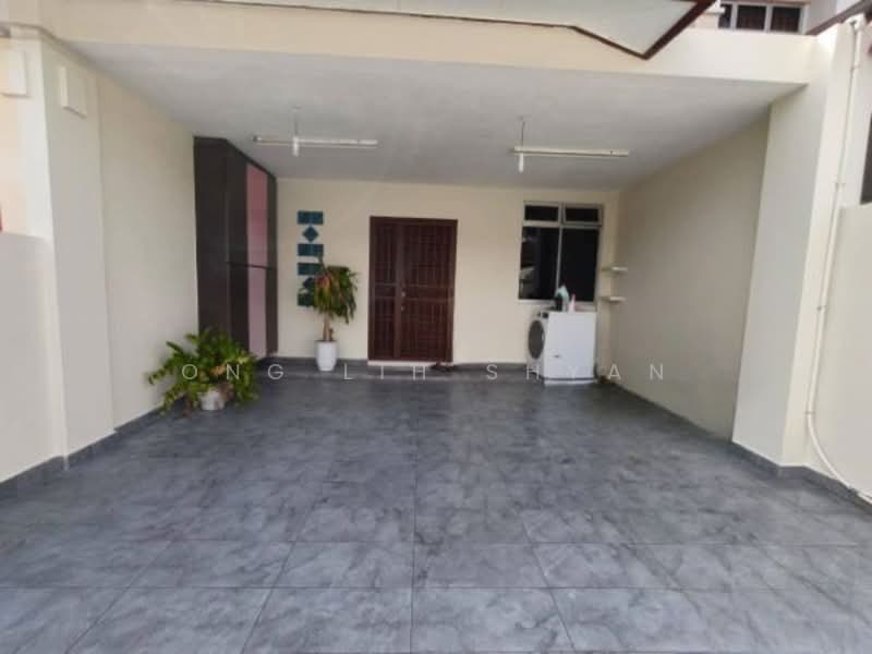 Rumah Teres 2 Tingkat untuk Dijual di Taman Mutiara Rini (Skudai) - Ong Lih Shyan - Car Park - PropertyGuru.com.my