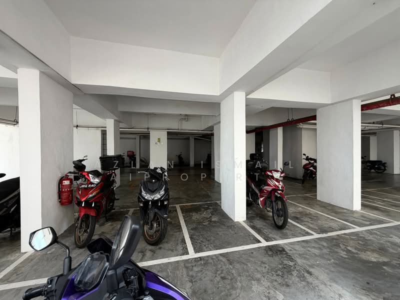 Pangsapuri untuk Dijual di Taman Larkin Idaman Plot C - Azlan Ismail aiproperty - Car Park - PropertyGuru.com.my